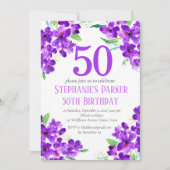 Rustikales Violett 50. Geburtstag Lila florale Einladung (Vorderseite)