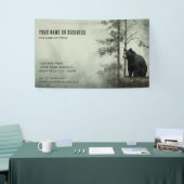 Rustikales Waldgeschäft mit einfachem Schwarzbär Banner (Messeveranstaltung)