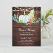 Rustikales Waldgrün Weißes Pumpkin-Brautparty Einladung (Stehend Vorderseite)