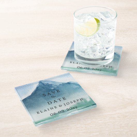 Rustikales Wasserfarbengebirge Save the Date See Glasuntersetzer (Schrägansicht)