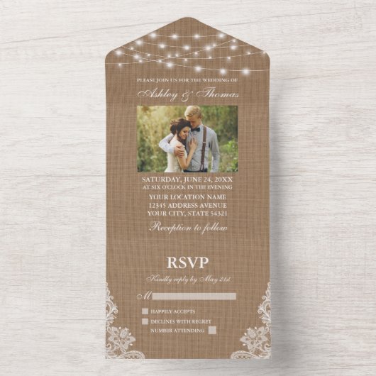 Rustikales Wedding String Lights Lace Burlap Foto All In One Einladung (Innen Boden)