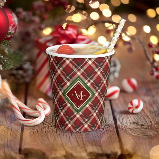 Rustikales Weihnachtsgrün Kariert Simple Monogram Pappbecher
