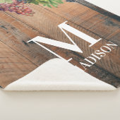 Rustikales Weinbauholz und Traubenmonogramm Sherpadecke (3/4)