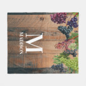 Rustikales Weingut Holz & Trauben Monogramm Fleecedecke (Vorderseite (Horizontal))