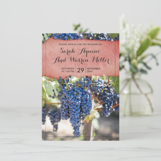 Rustikales Weingut Weintrauben Hochzeit Einladung (Stehend Vorderseite)