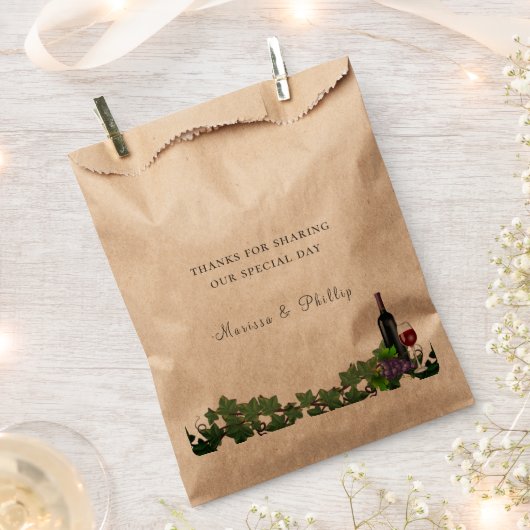 Rustikales Weinkeller Weintrauben Hochzeit Geschenktütchen (Ausgeschnitten)