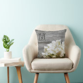 Rustikales weißes Blumen-Monogramm-Kissen Kissen (Stuhl )