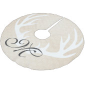 Rustikales Weißes Hirsch Antler & Cream Monogramm Polyester Weihnachtsbaumdecke (Schrägansicht)