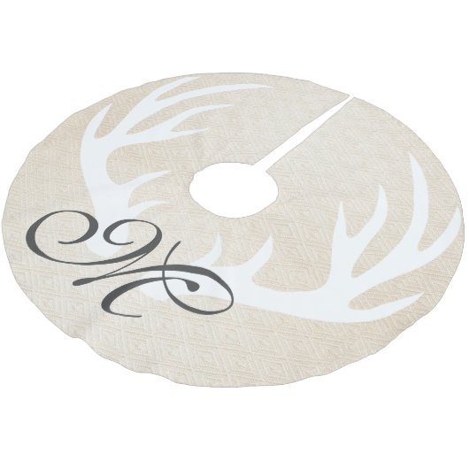 Rustikales Weißes Hirsch Antler & Cream Monogramm Polyester Weihnachtsbaumdecke (Schrägansicht)