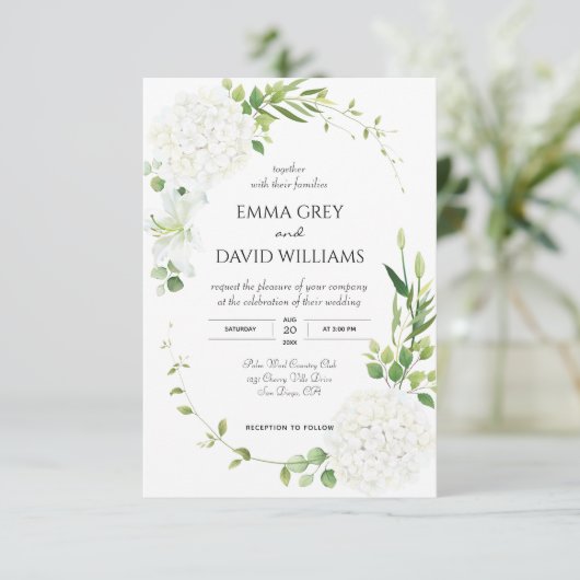 Rustikales weißes Hydrangea Hochzeit Einladung (Stehend Vorderseite)