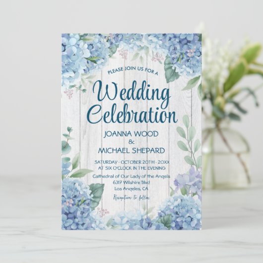 Rustikales Weißholz | Blue Hydrangea Wedding Einladung (Stehend Vorderseite)