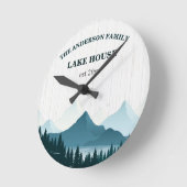Rustikales Weißholz, Familienname Lake House Runde Wanduhr (Winkel)