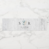 Rustikales Weißholz-Hochzeitsmonogramm Wasserflaschenetikett (Einzelnes Label)