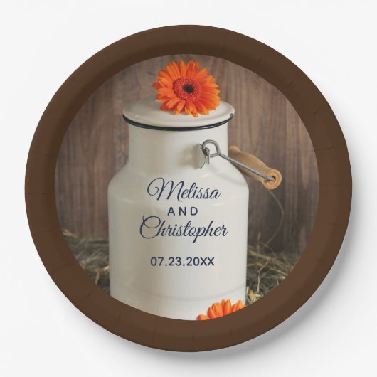 Rustikales Weißmilch-Jug mit Blume Hochzeit Pappteller (Vorderseite)