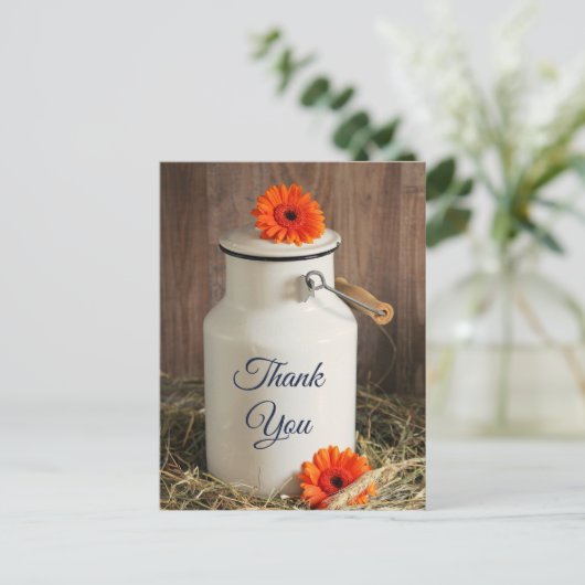 Rustikales Weißmilch Jug mit Blume Vielen Dank Postkarte (Stehend Vorderseite)