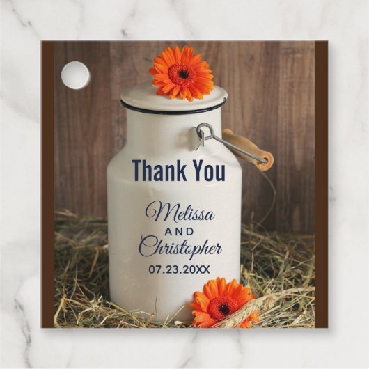 Rustikales Weißmilch Jug mit Orangen Blume Hochzei Geschenkanhänger (Vorderseite)