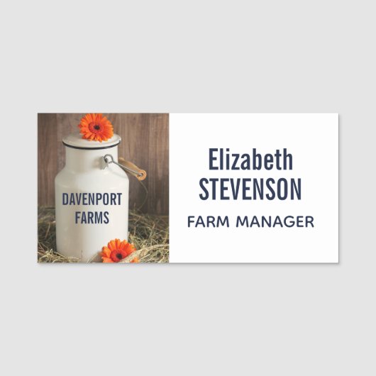 Rustikales Weißmilchjogg mit orangefarbenem Blume- Namensschild (Vorderseite)