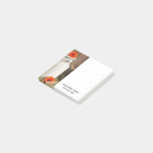 Rustikales Weißmilchjogg mit orangefarbenem Blume- Post-it Klebezettel (angewinkelt)