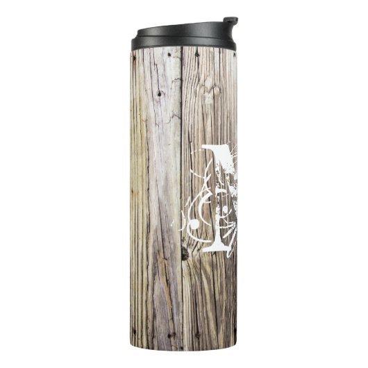 Rustikales, wetterbewittertes Holz-Chic Monogramm Thermosbecher (Nach links gedreht)