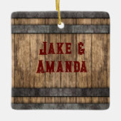 Rustikales Whiskey Keg Personalisiert Keramikornament (Vorderseite)