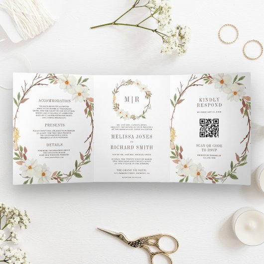 Rustikales White Magnolia Floral QR Code Hochzeit Dreifach Gefaltete Einladung