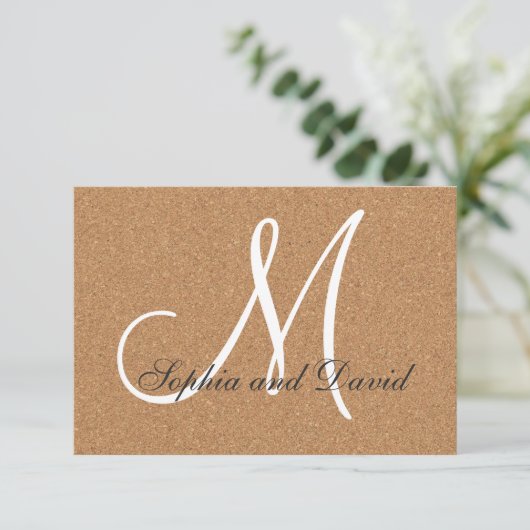 Rustikales Wine Cork Wedding Monogram UAWG RSVP Karte (Stehend Vorderseite)