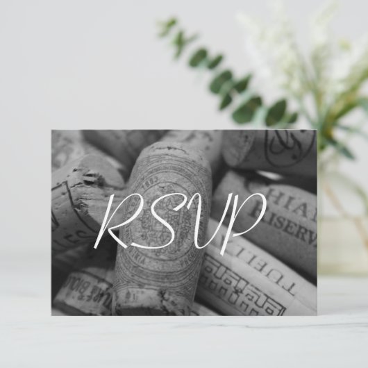 Rustikales Wine Cork Wedding RSVP (Stehend Vorderseite)
