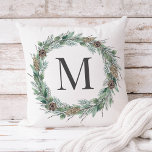 Rustikales Wintergrün Monogram, Initialzündung Kissen<br><div class="desc">Elegante,  individuelle Kissen-Design für Ferien bietet einen rustikalen schick Kranz von Winter Aquarell,  die einen Vornamen oder Nachnamen monogramm Initial. Personalisieren Sie mit Ihrer Wahl von Holzkohle graue Buchstaben. Das klassische weiße Kissen ist in zweiseitigem Design auf der Vorder- und Rückseite untergebracht.</div>