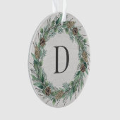 Rustikales Wintergrün Monogram Wreath White Wood Ornament (Vorderseite)