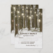 Rustikales Winterwaldlandleuchten Hochzeitsszenari RSVP Karte (Vorne/Hinten)