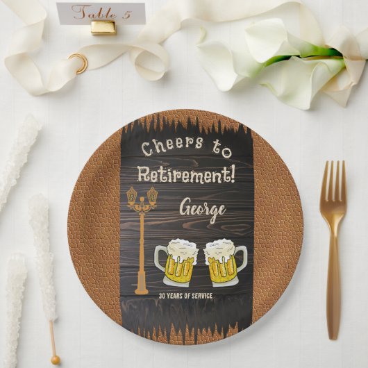 Rustikales Wood & Bier & Leather Happy Retirement Pappteller (Hochzeit)