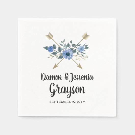 Rustikales Wood Boho Arrows & Blue Floral Wedding Serviette (Vorderseite)