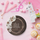 Rustikales Wood Boho Floral Script Brautparty Pappteller (Party)