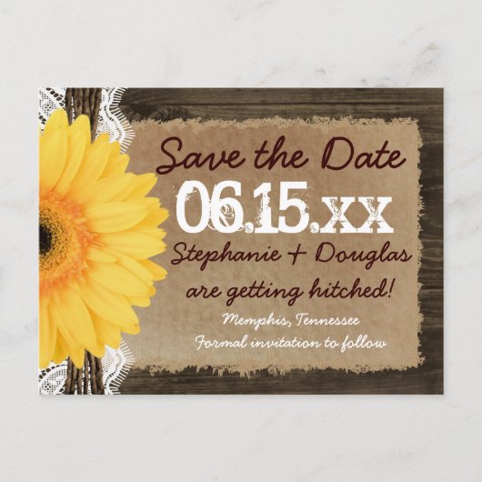 Rustikales Wood Yellow Daisy Save the Date Postkar Ankündigungspostkarte (Vorderseite)