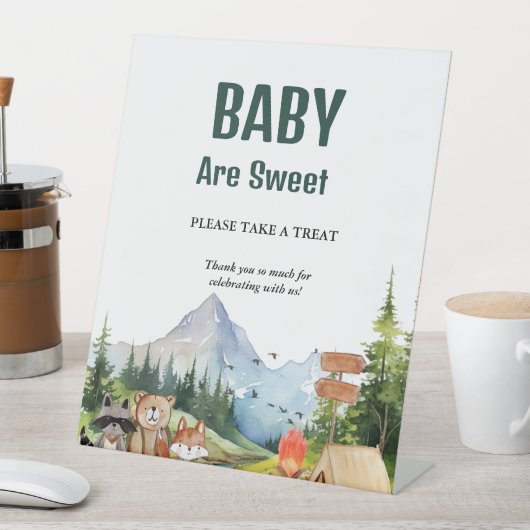 Rustikales Woodland-Tier Babydusche Gefälligkeitsz Sockelschild (In Situ)