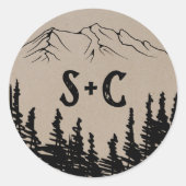 Rustikales Woodsy Mountain Monogram Wedding Envelo Runder Aufkleber (Vorderseite)