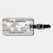 rustikales Word Map Adventure Await Individuelle N Gepäckanhänger (Vorderseite horizontal)