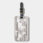 rustikales Word Map Adventure Await Individuelle N Gepäckanhänger (Vorderseite vertikal)