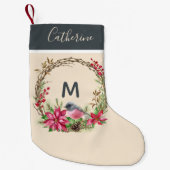 Rustikales Wreath Poinsetta Bird Berries Monogram Kleiner Weihnachtsstrumpf (Vorderseite)