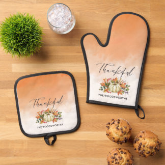 Rustikalisches Kürbis-Familienname-Erntedankfest O Ofenhandschuh & Topflappen-Set