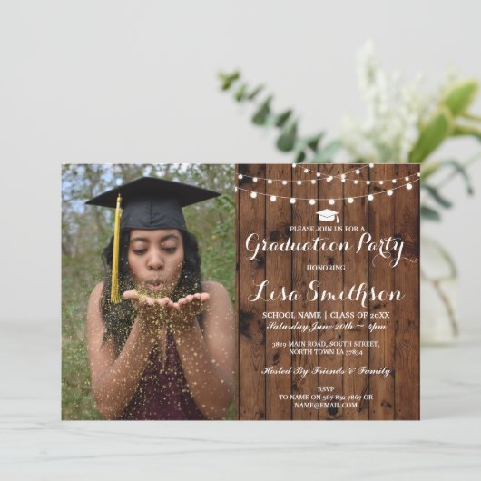 Rustische Graduierungspartei Elegantes Lights-Wood Einladung (Stehend Vorderseite)