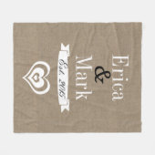 Rustische Imitate Burlap White Heart Couple's Name Fleecedecke (Vorderseite (Horizontal))