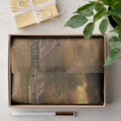 Rusty Barn under Stormy Skies Seidenpapier (Geschenk)