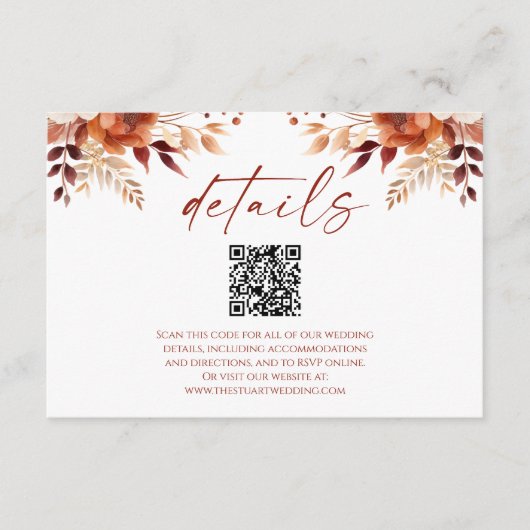 Rusty Burgundy Floral QR Code Hochzeitdetails Begleitkarte (Vorderseite)