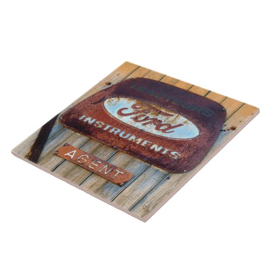 Rusty Enamel Französisches Zeichen. Fliese (Seite)