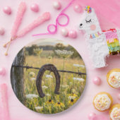 Rusty Horseshoe on Barbed Wire Fence Pappteller (Party)