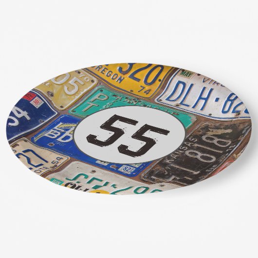 Rusty Licence Plate 55. Geburtstag Pappteller (Schrägansicht)