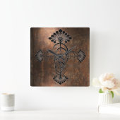 Rusty Metal mit Art Nouveau Design auf einem Quadratische Wanduhr (Zuhause)