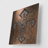 Rusty Metal mit Art Nouveau Design auf einem Quadratische Wanduhr (Winkel)