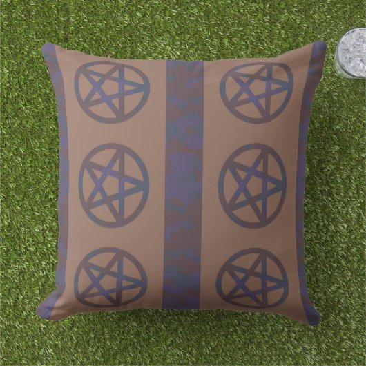 Rusty Pentagram Brown Kissen (Gras)